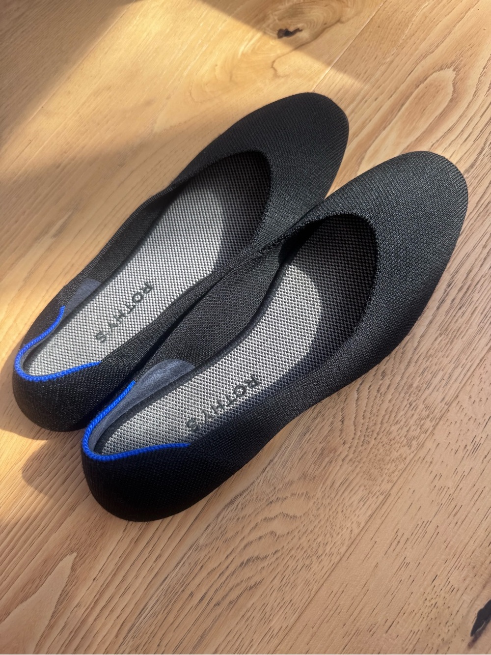 Classic Rothy’s “The Flat” in Black Solid – Women’s 9.5 Washable